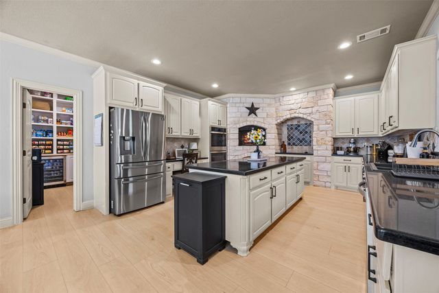 3175 Collins Road, Burleson, TX 76028