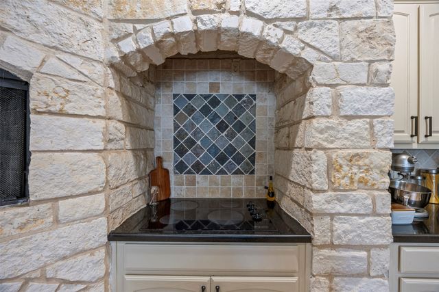 3175 Collins Road, Burleson, TX 76028