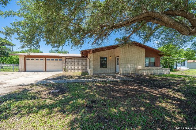 909 Houston, Castroville, TX 78009
