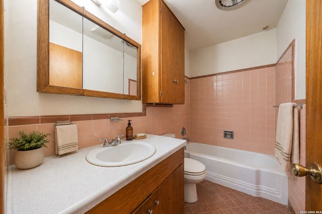 909 Houston, Castroville, TX 78009