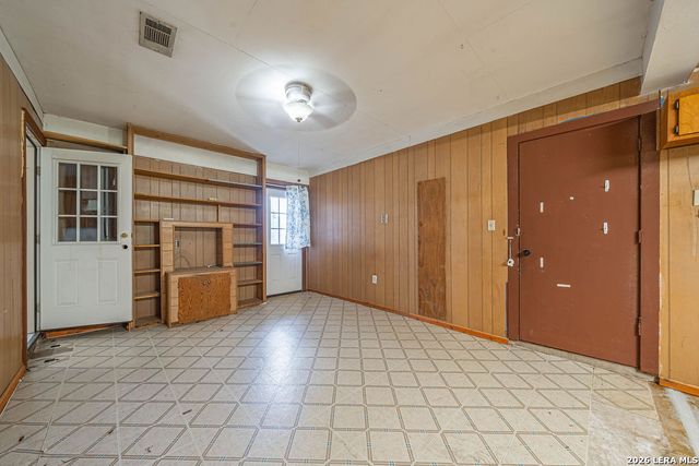 909 Houston, Castroville, TX 78009