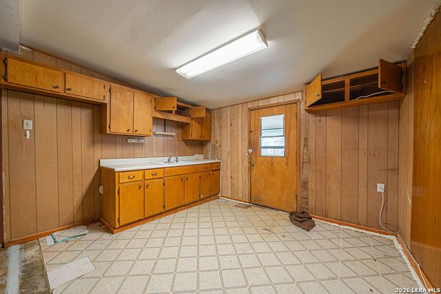 909 Houston, Castroville, TX 78009