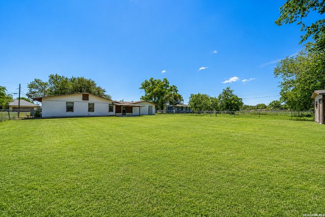 909 Houston, Castroville, TX 78009
