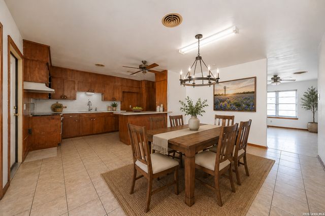 909 Houston, Castroville, TX 78009