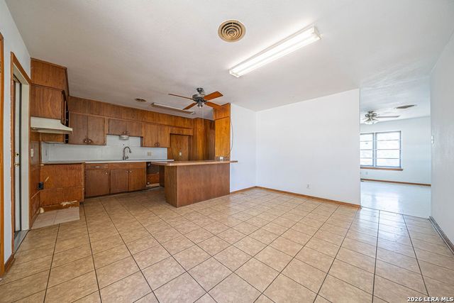 909 Houston, Castroville, TX 78009