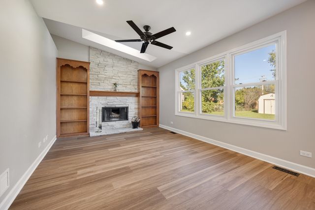 225 Farmhill Drive, Algonquin, IL 60102