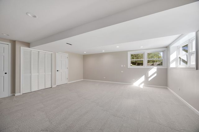 225 Farmhill Drive, Algonquin, IL 60102