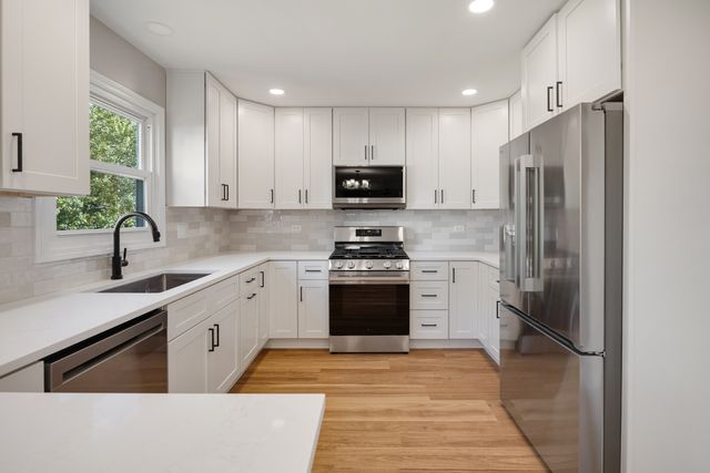 225 Farmhill Drive, Algonquin, IL 60102