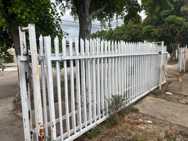 255 NW 27TH Court, Miami, FL 33125