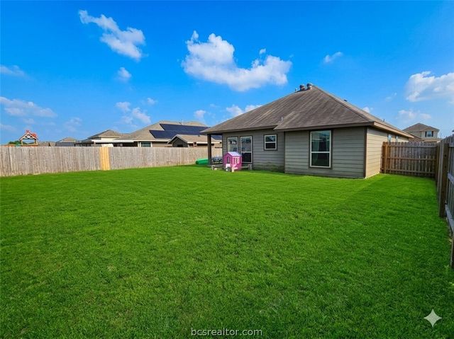 802 Mockingbird Street, Navasota, TX 77868