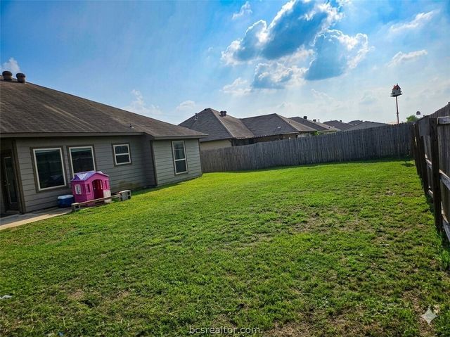 802 Mockingbird Street, Navasota, TX 77868