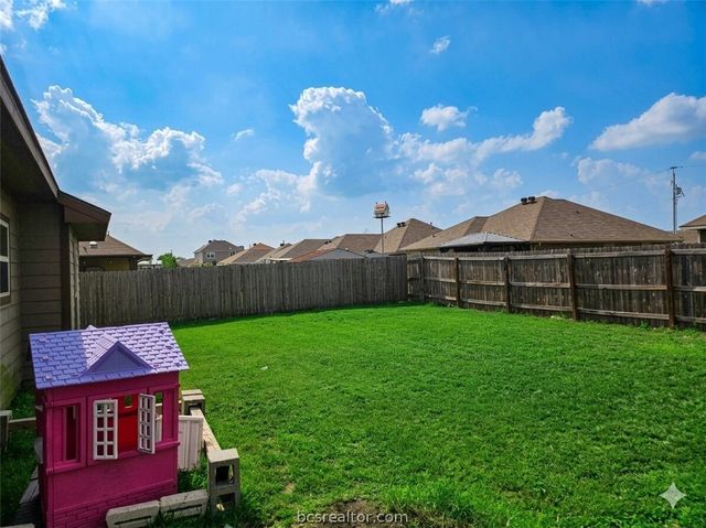 802 Mockingbird Street, Navasota, TX 77868