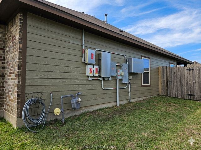 802 Mockingbird Street, Navasota, TX 77868