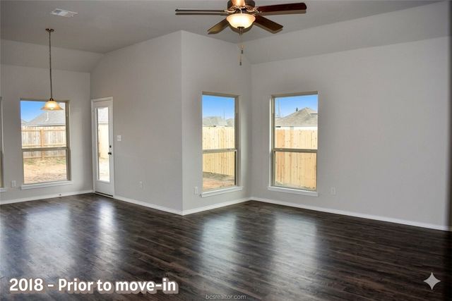 802 Mockingbird Street, Navasota, TX 77868