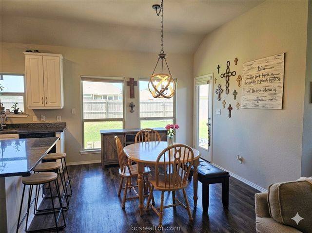 802 Mockingbird Street, Navasota, TX 77868