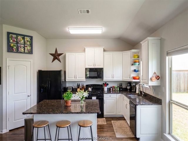 802 Mockingbird Street, Navasota, TX 77868