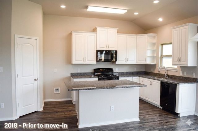 802 Mockingbird Street, Navasota, TX 77868