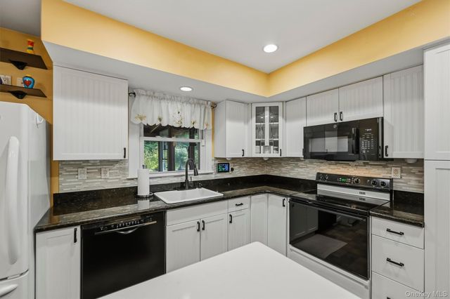 64 Forest Glen Road, Valley Cottage, NY 10989