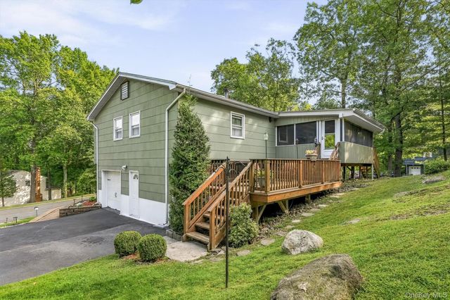 64 Forest Glen Road, Valley Cottage, NY 10989