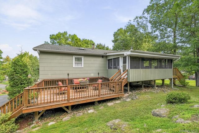 64 Forest Glen Road, Valley Cottage, NY 10989