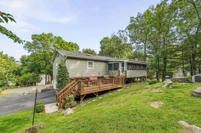 64 Forest Glen Road, Valley Cottage, NY 10989