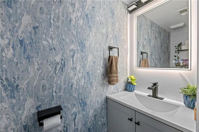 3 Travis CIR, Hampton, VA 23669