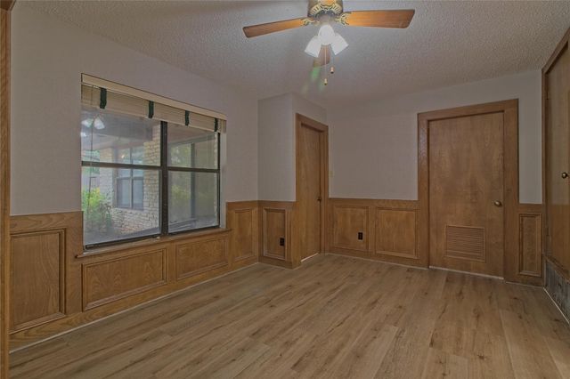 400 DEEPWOOD DR, Georgetown, TX 78628