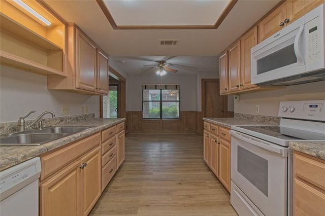 400 DEEPWOOD DR, Georgetown, TX 78628