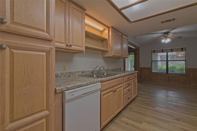 400 DEEPWOOD DR, Georgetown, TX 78628