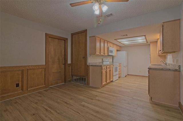 400 DEEPWOOD DR, Georgetown, TX 78628