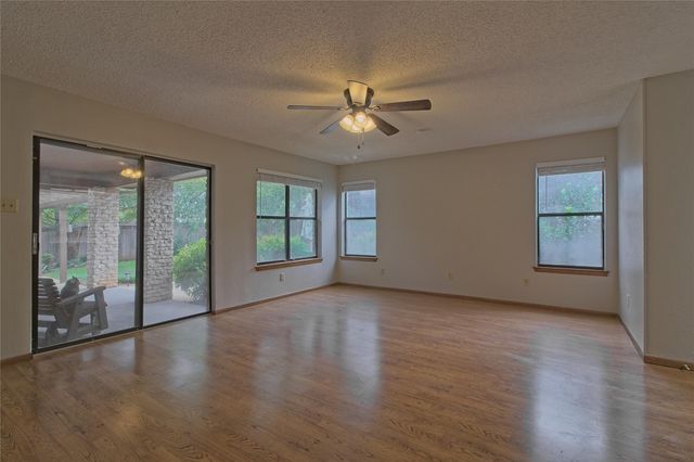 400 DEEPWOOD DR, Georgetown, TX 78628