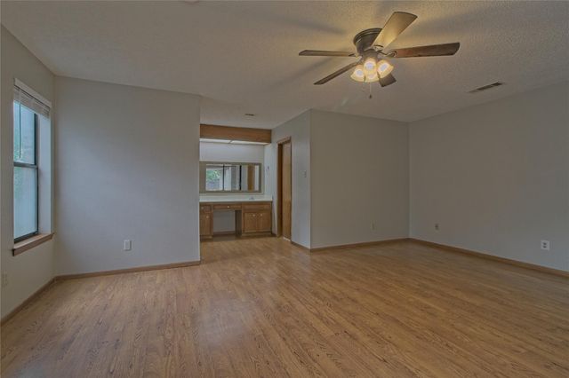 400 DEEPWOOD DR, Georgetown, TX 78628