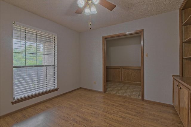 400 DEEPWOOD DR, Georgetown, TX 78628