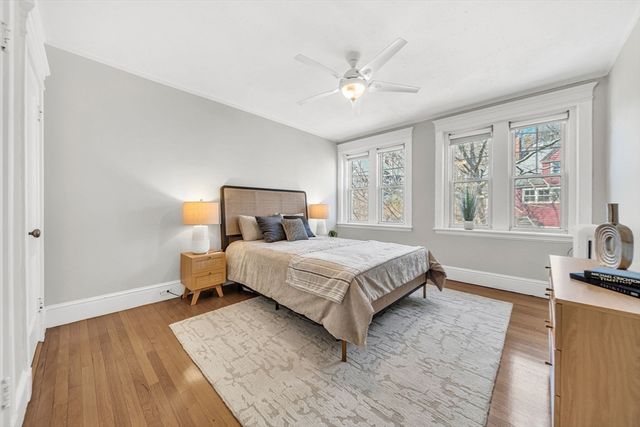 50 Lancaster Ter 4, Brookline, MA 02446