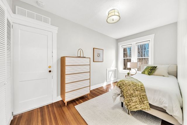 50 Lancaster Ter 4, Brookline, MA 02446