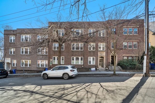 50 Lancaster Ter 4, Brookline, MA 02446