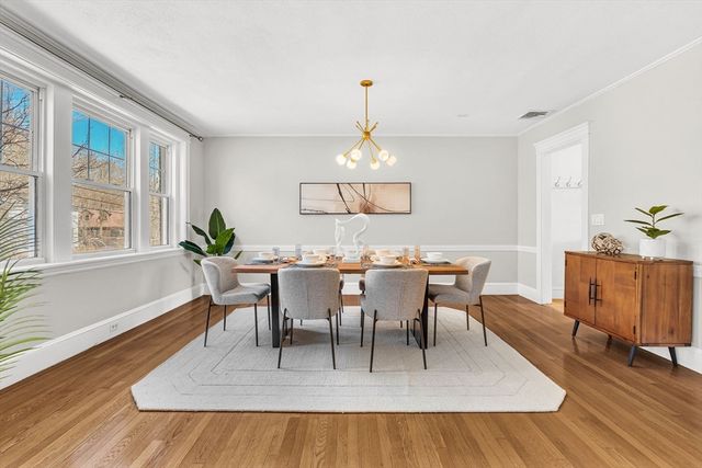 50 Lancaster Ter 4, Brookline, MA 02446