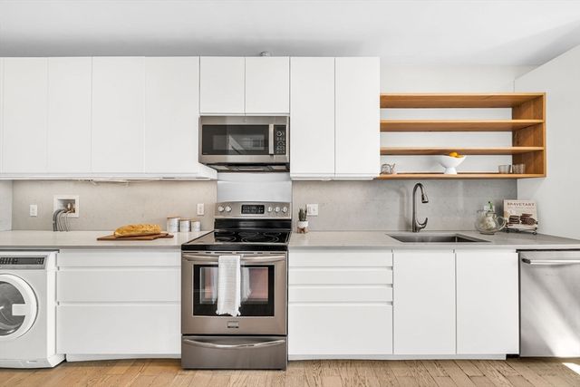 50 Lancaster Ter 4, Brookline, MA 02446