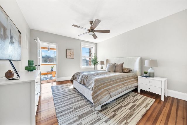 50 Lancaster Ter 4, Brookline, MA 02446