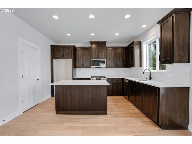 13945 Se Piper Cub Way, Milwaukie, OR 97267