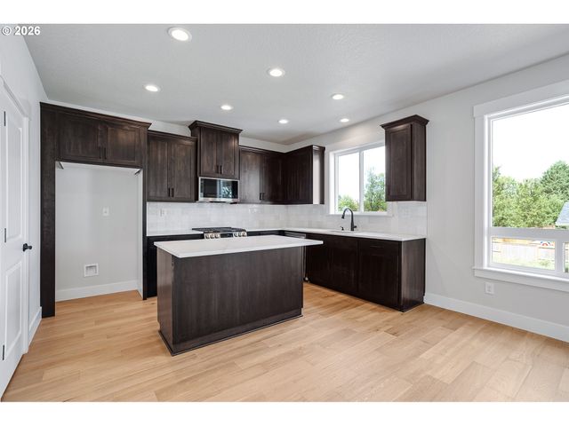 13945 Se Piper Cub Way, Milwaukie, OR 97267