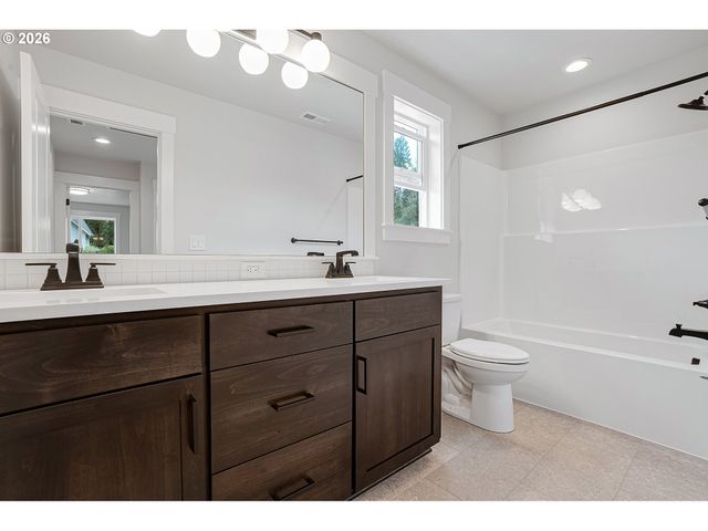 13945 Se Piper Cub Way, Milwaukie, OR 97267