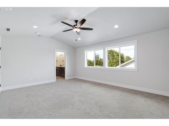 13945 Se Piper Cub Way, Milwaukie, OR 97267