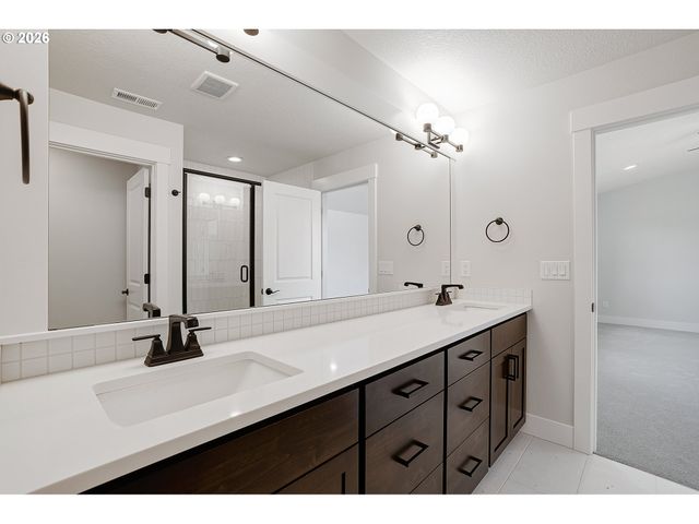 13945 Se Piper Cub Way, Milwaukie, OR 97267