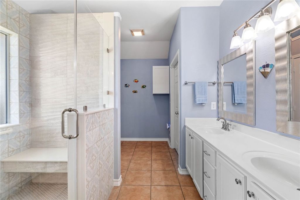 102 Plantation Dr, Rockport, TX 78382 — photo 2