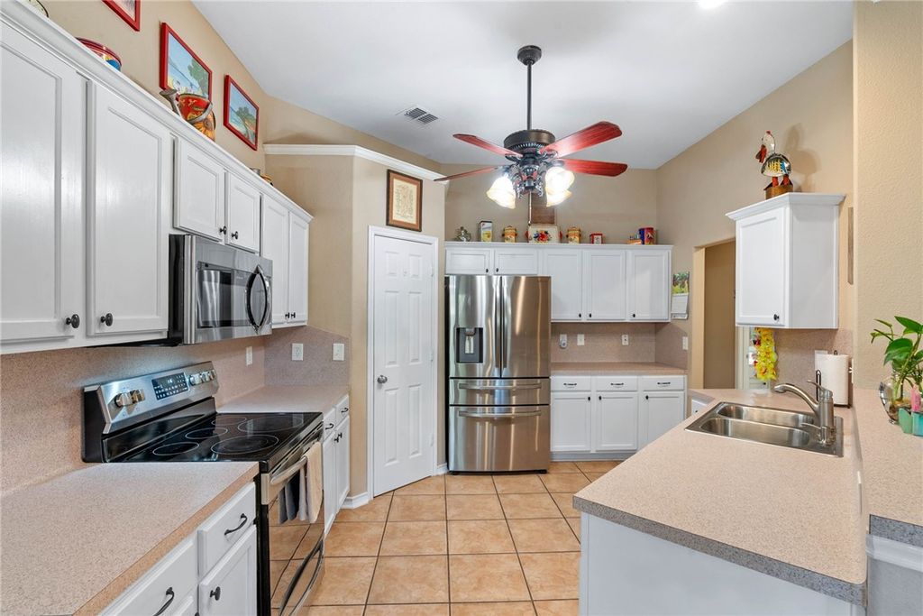 102 Plantation Dr, Rockport, TX 78382 — photo 4
