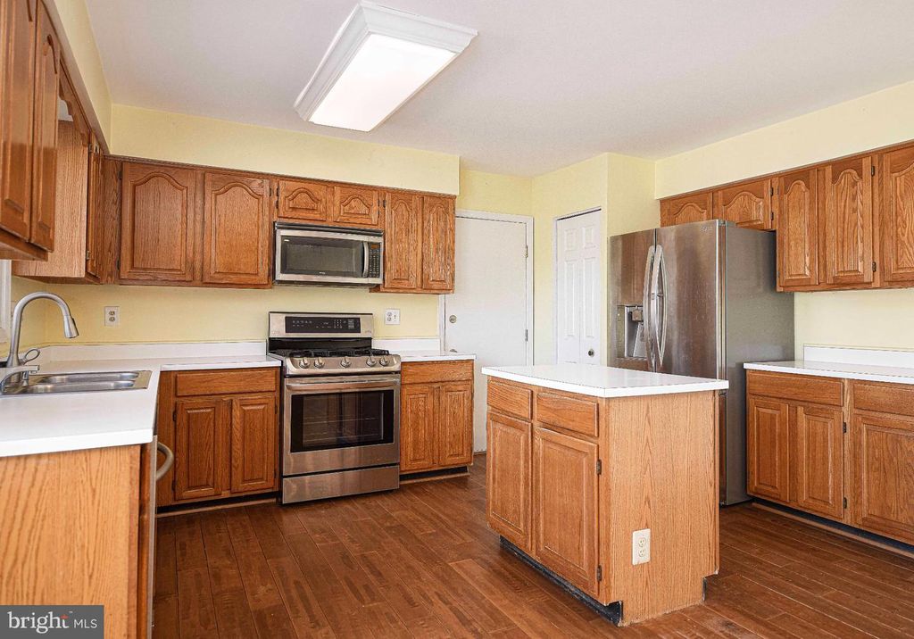 Image 22 of property listing at 644 SYMPHONY WOODS DR, Silver Spring, MD 20901