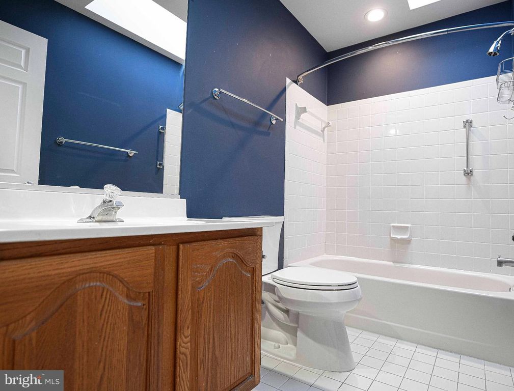 Image 38 of property listing at 644 SYMPHONY WOODS DR, Silver Spring, MD 20901