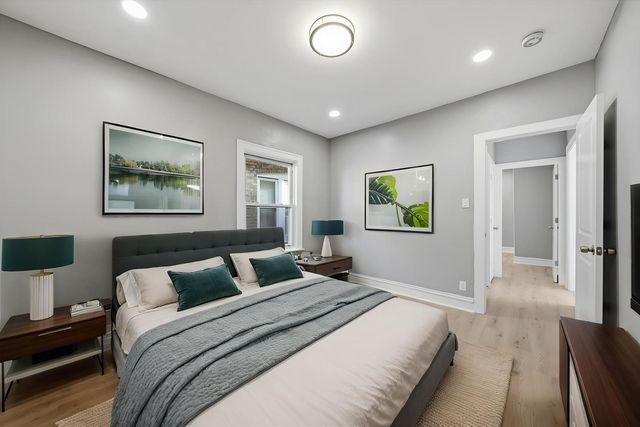 8352 S Phillips Avenue, Chicago, IL 60617