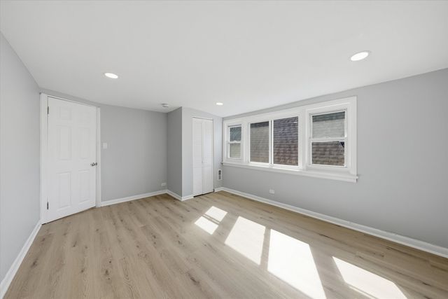8352 S Phillips Avenue, Chicago, IL 60617